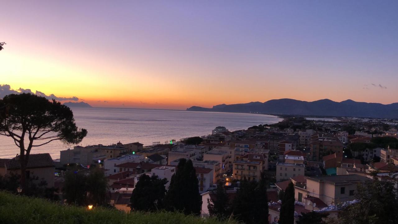 Casa Mediterranea: Appartamento Vista Mare A Soli 200M Dalla Spiaggia Sperlonga Luaran gambar